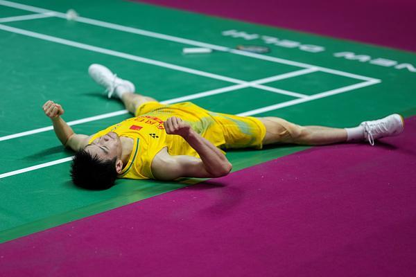 开云app官方在线入口羽毛球世锦赛:男单独苗李诗沣晋级,“梁王”首秀逆转过关